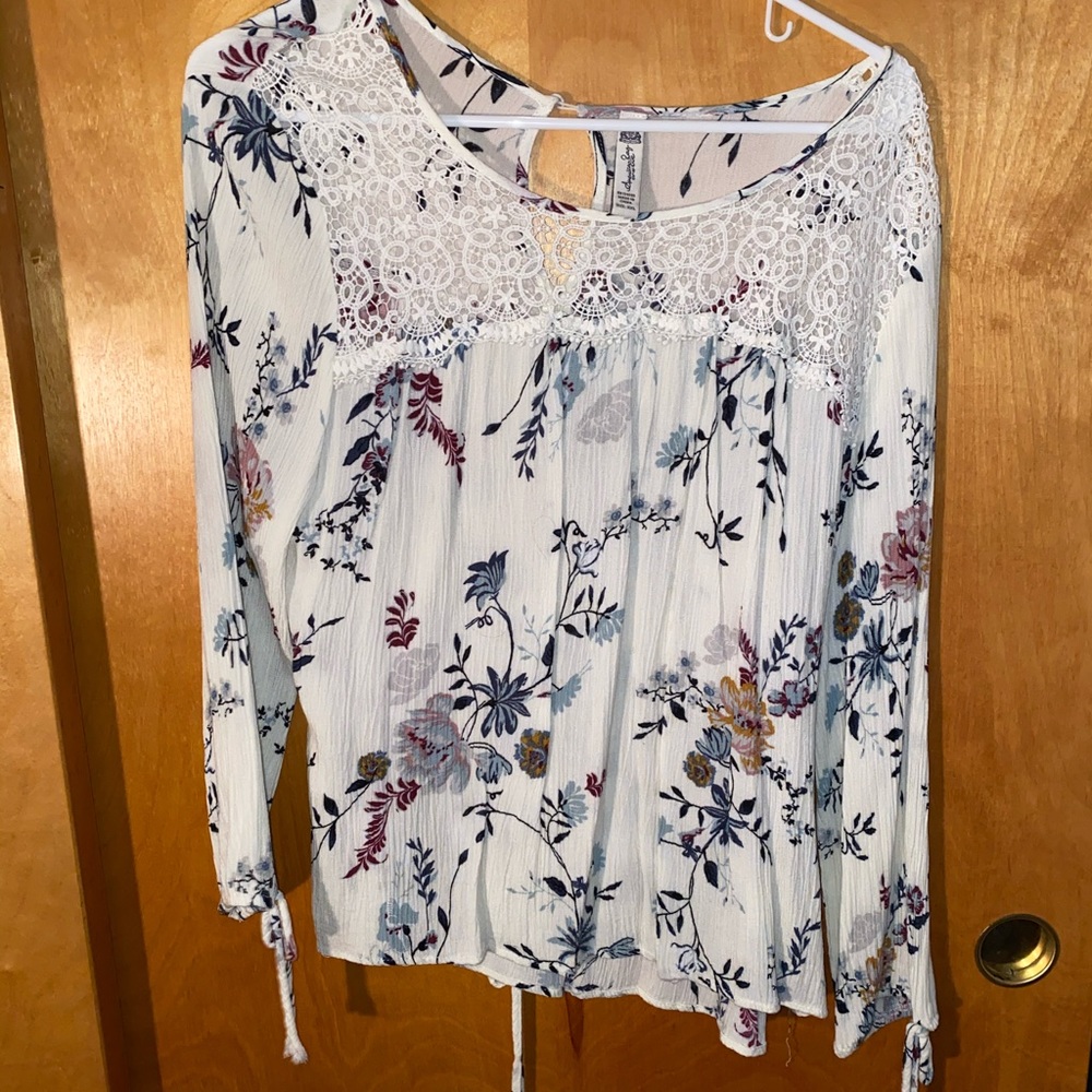 3/4 length sleeved blouse